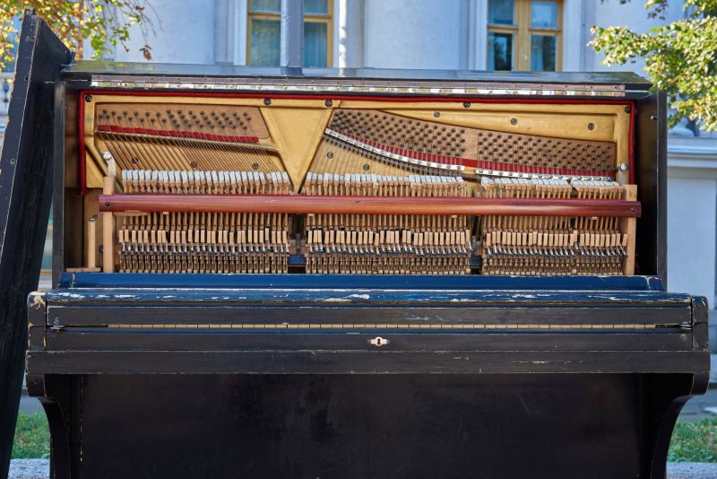 Piano in transit